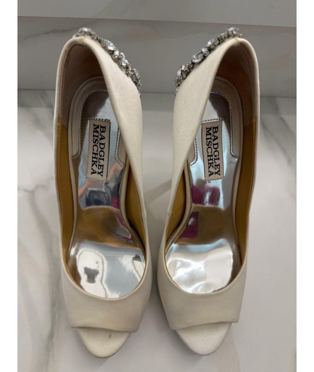 BADGLEY MISCHKA Белые текстильные босоножки, фото 2