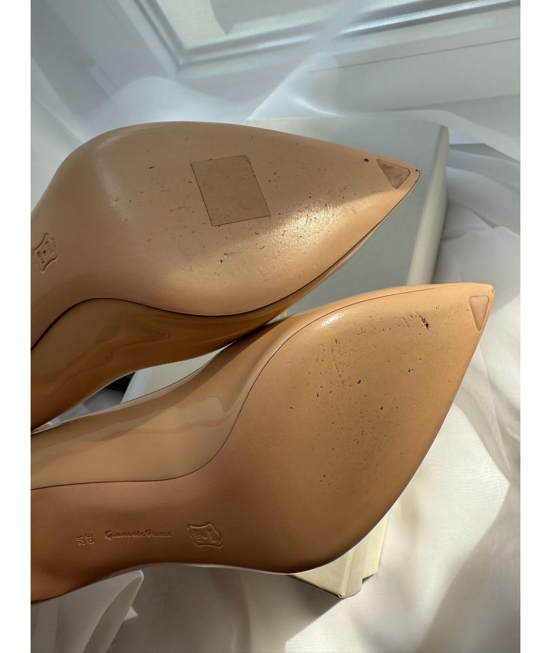 GIANVITO ROSSI Бежевые туфли из лакированной кожи, фото 6