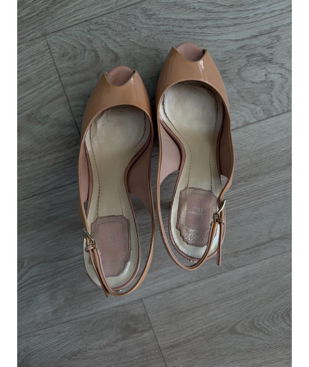 CHRISTIAN DIOR Розовые босоножки из лакированной кожи, фото 2