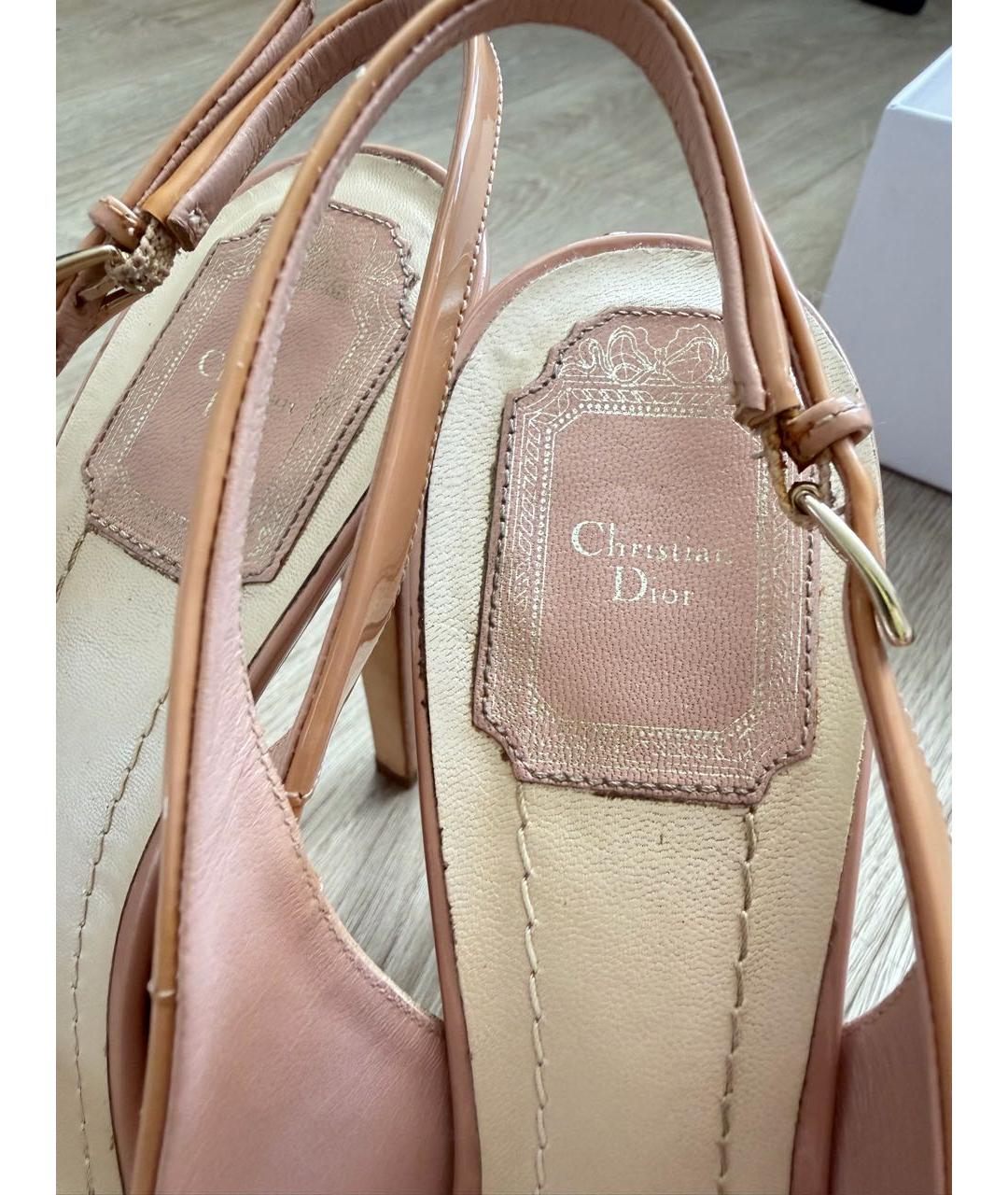 CHRISTIAN DIOR Розовые босоножки из лакированной кожи, фото 4