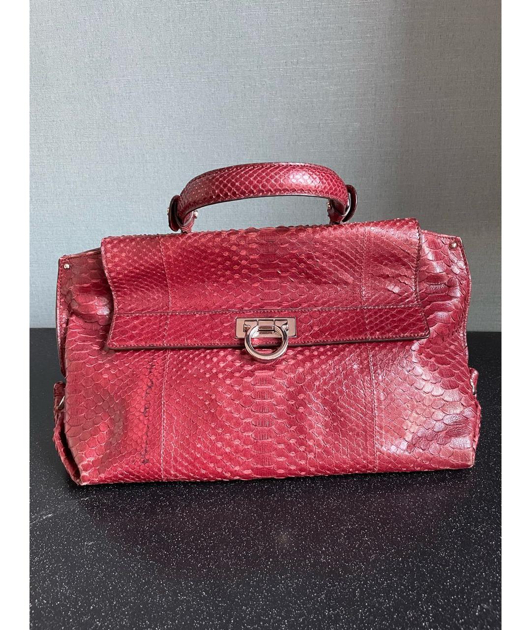 FERRAGAMO Бордовая кожаная сумка с короткими ручками, фото 9