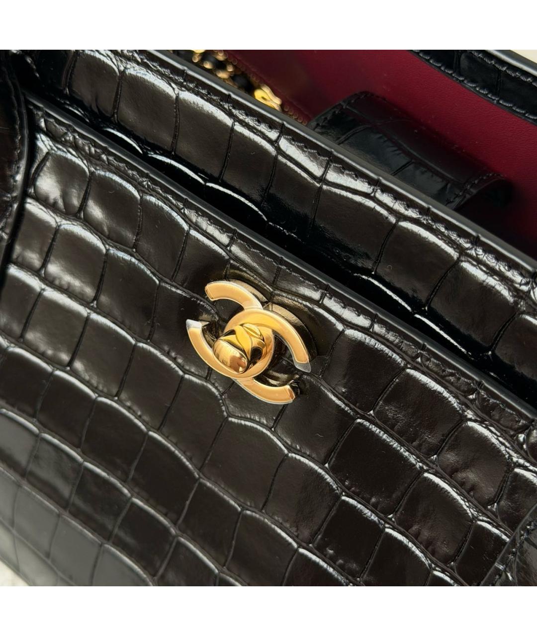 CHANEL Черная кожаная сумка с короткими ручками, фото 4