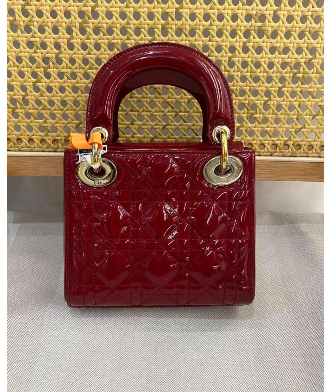 CHRISTIAN DIOR Бордовая сумка с короткими ручками из лакированной кожи, фото 2