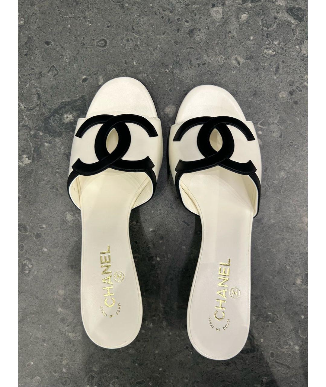 CHANEL Белые кожаные мюли, фото 3