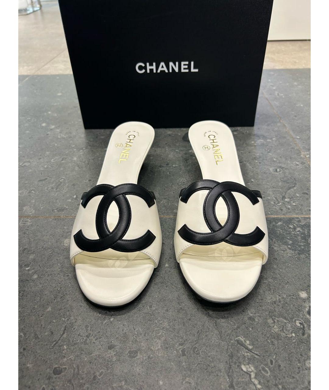 CHANEL Белые кожаные мюли, фото 2