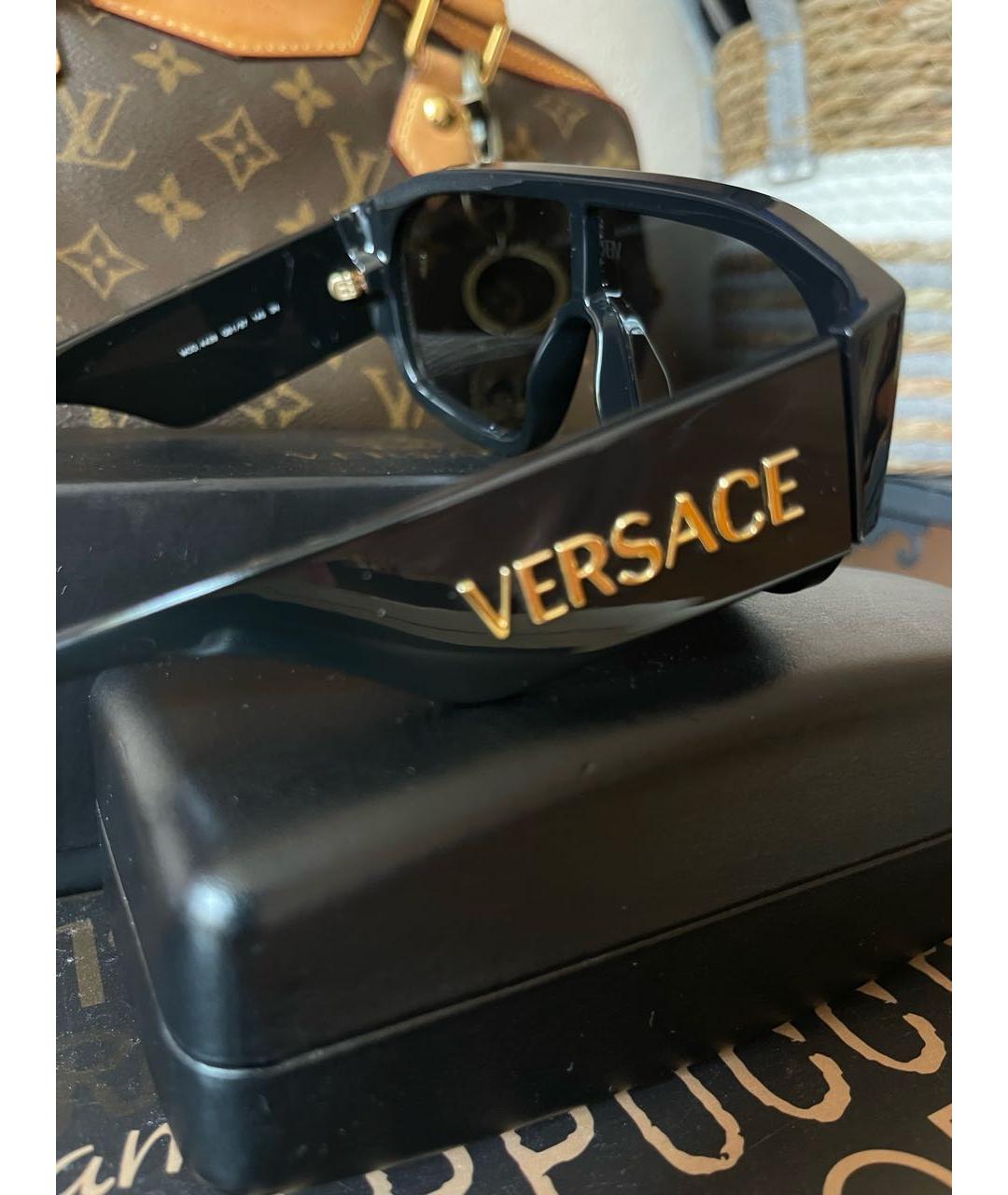 VERSACE Черные пластиковые солнцезащитные очки, фото 3