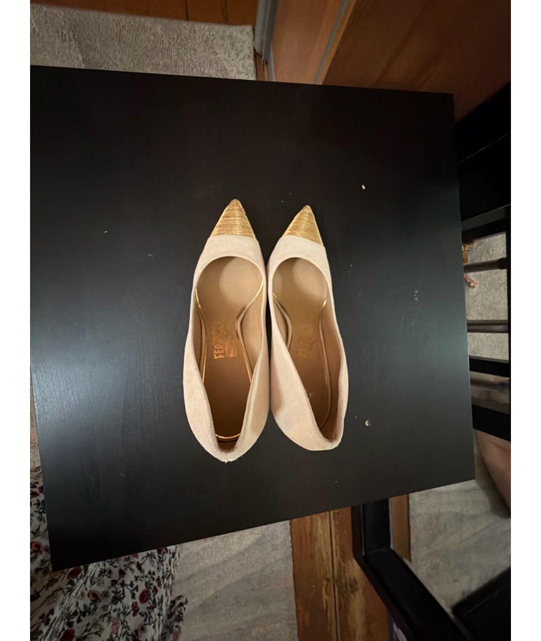 FERRAGAMO Бежевые замшевые туфли, фото 3