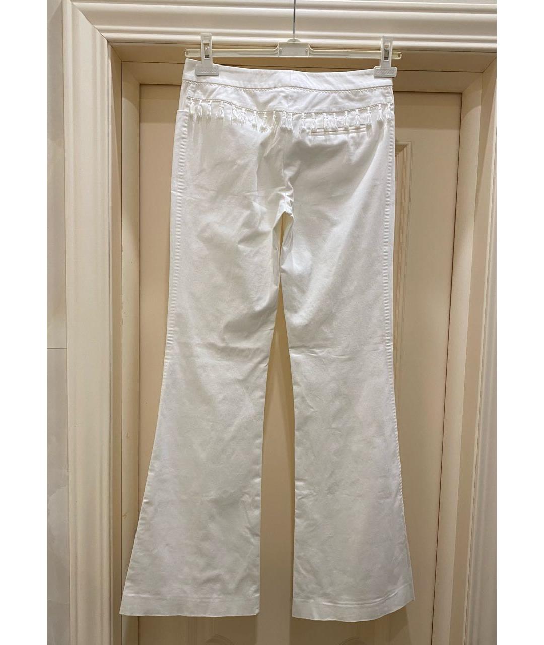 BLUMARINE Белые хлопко-эластановые джинсы клеш, фото 3