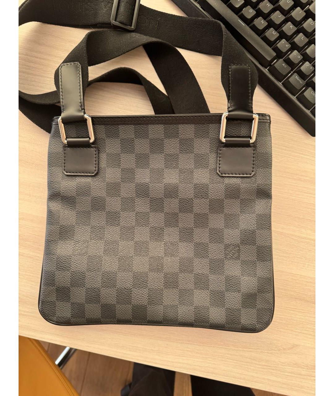 LOUIS VUITTON Черная барсетка, фото 3