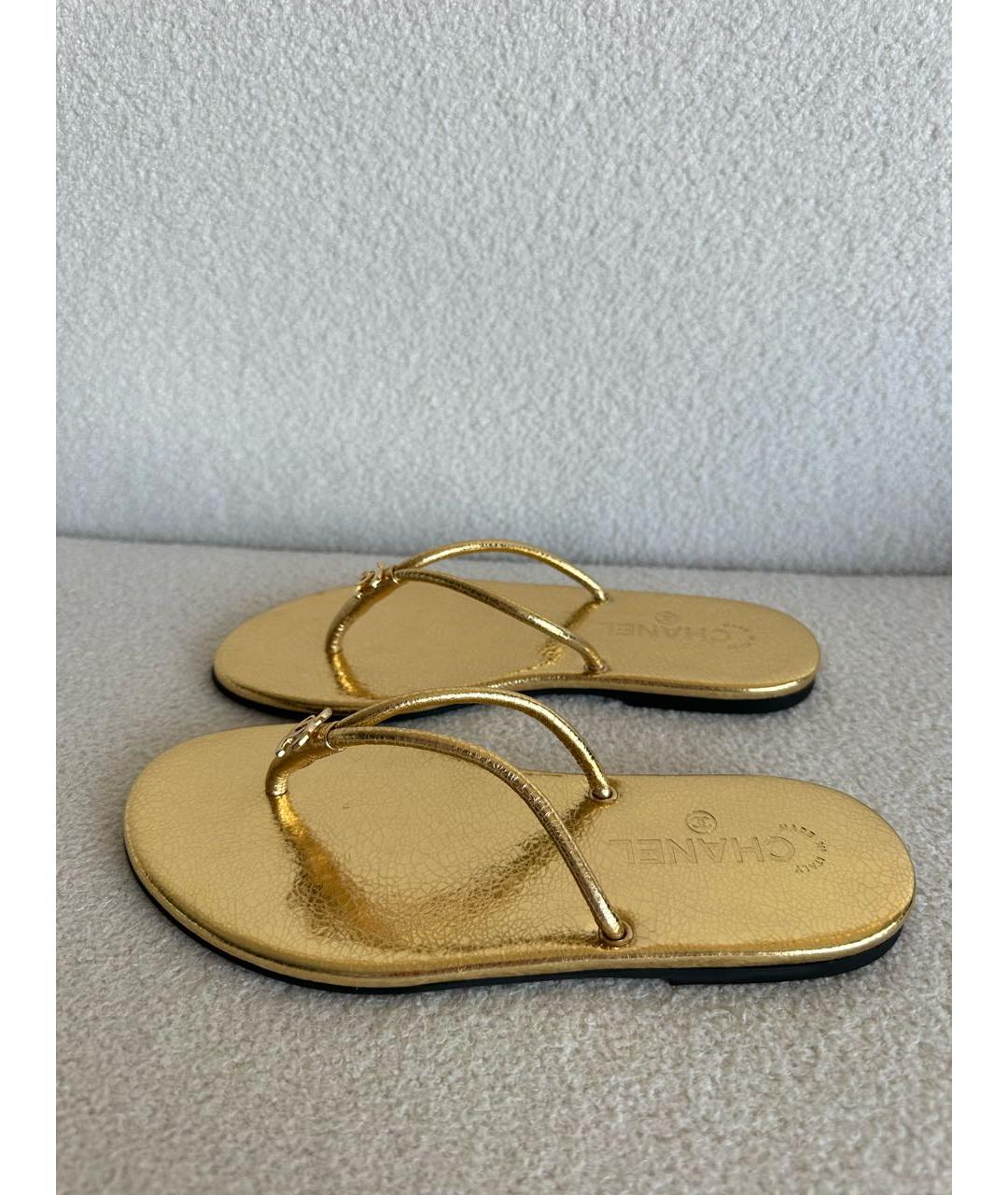 CHANEL Золотые шлепанцы, фото 5