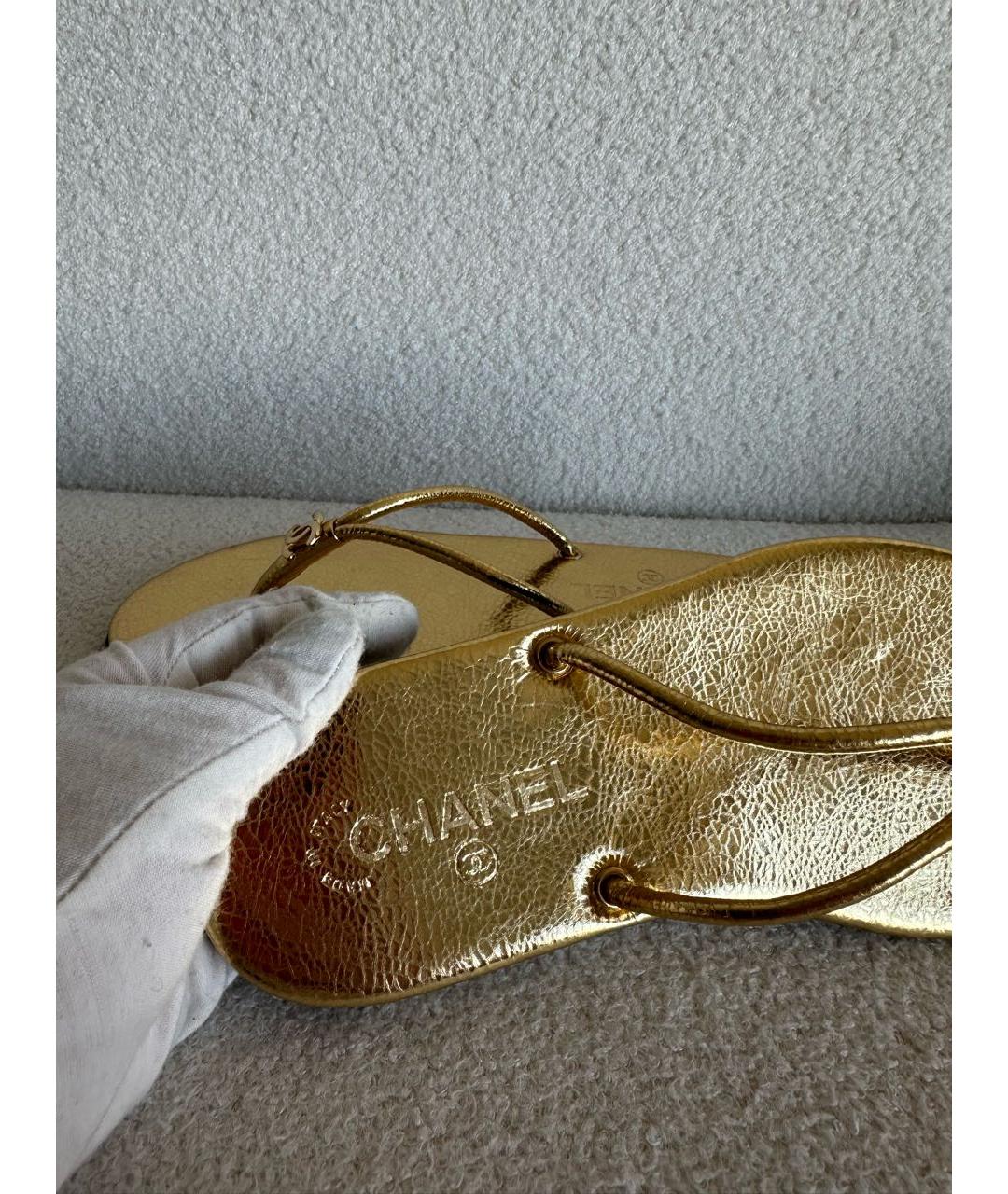 CHANEL Золотые шлепанцы, фото 3