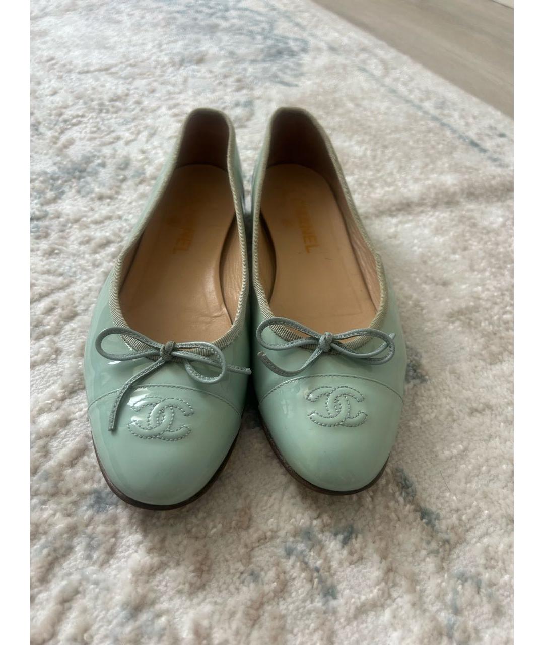 CHANEL Бирюзовые балетки из лакированной кожи, фото 2