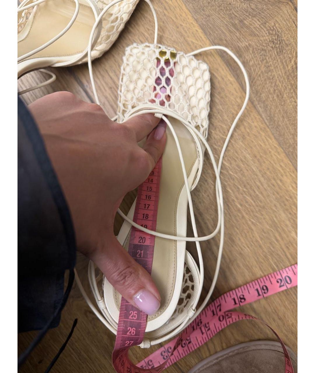 BOTTEGA VENETA Белые кожаные босоножки, фото 7