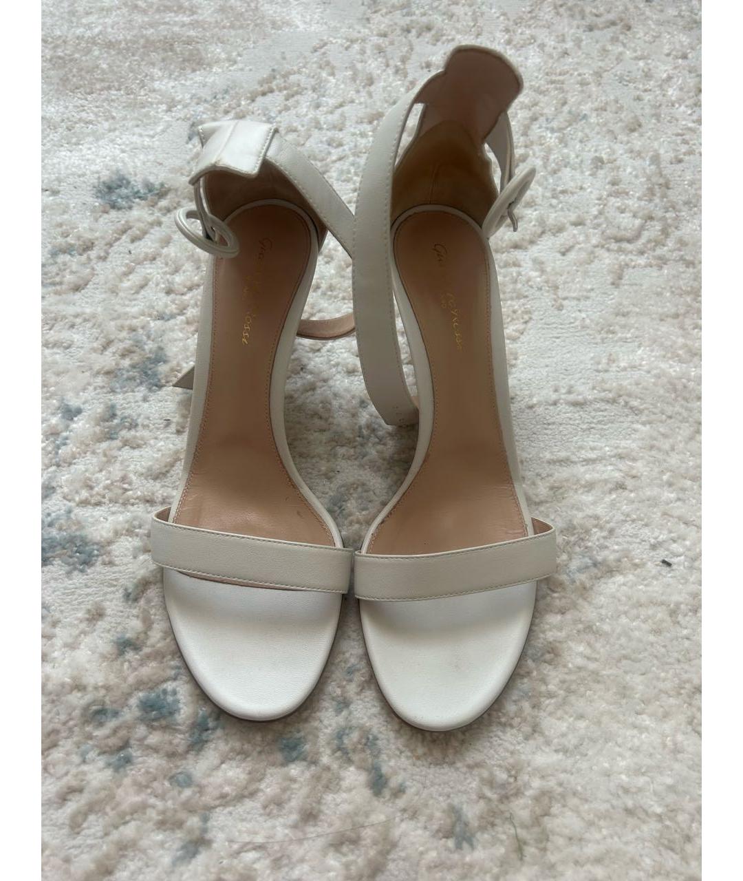 GIANVITO ROSSI Белые кожаные босоножки, фото 2
