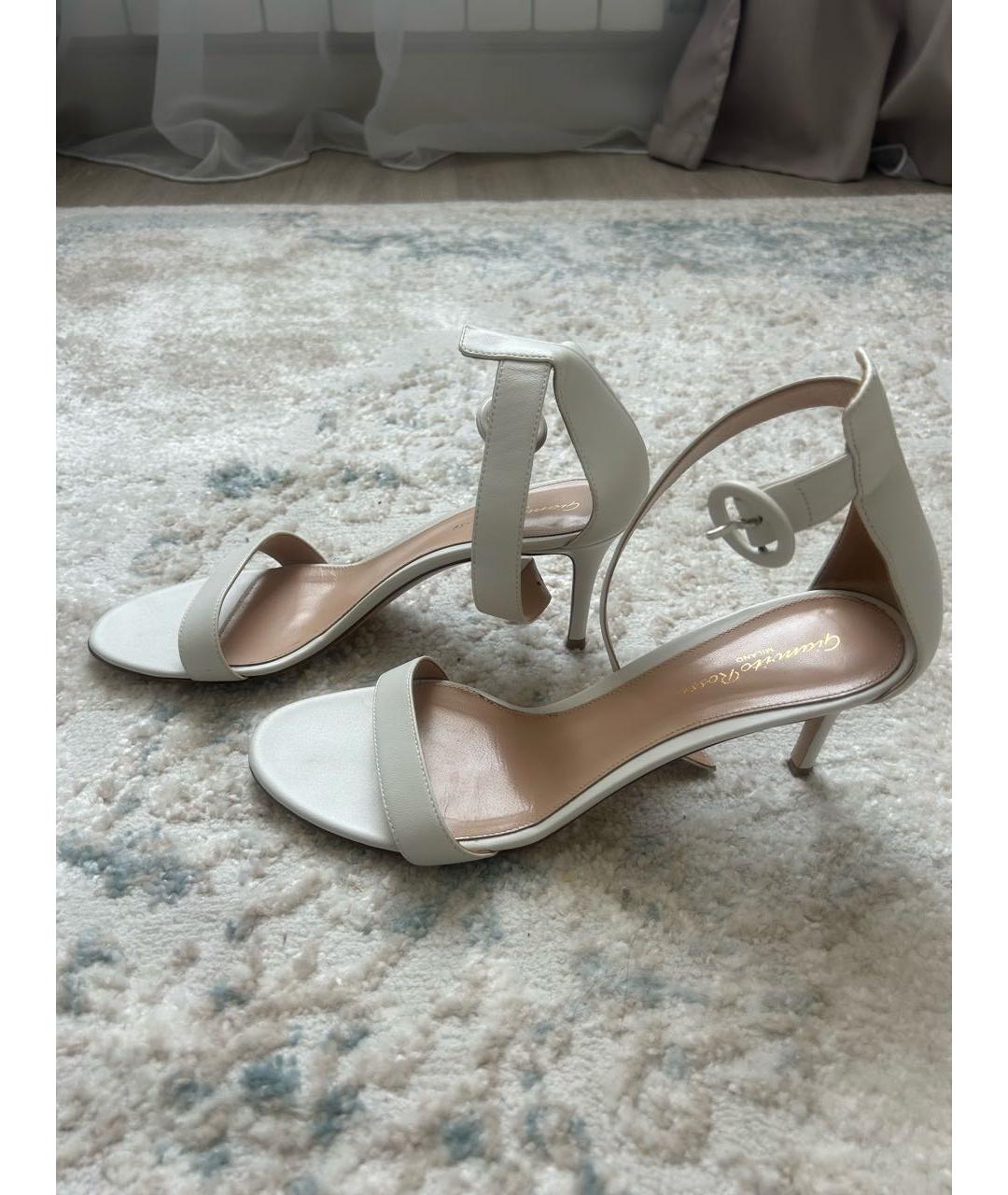 GIANVITO ROSSI Белые кожаные босоножки, фото 3