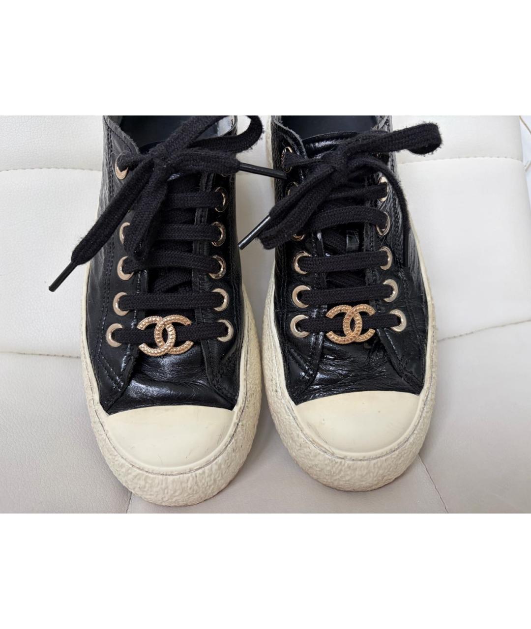 CHANEL Черные кеды из лакированной кожи, фото 3