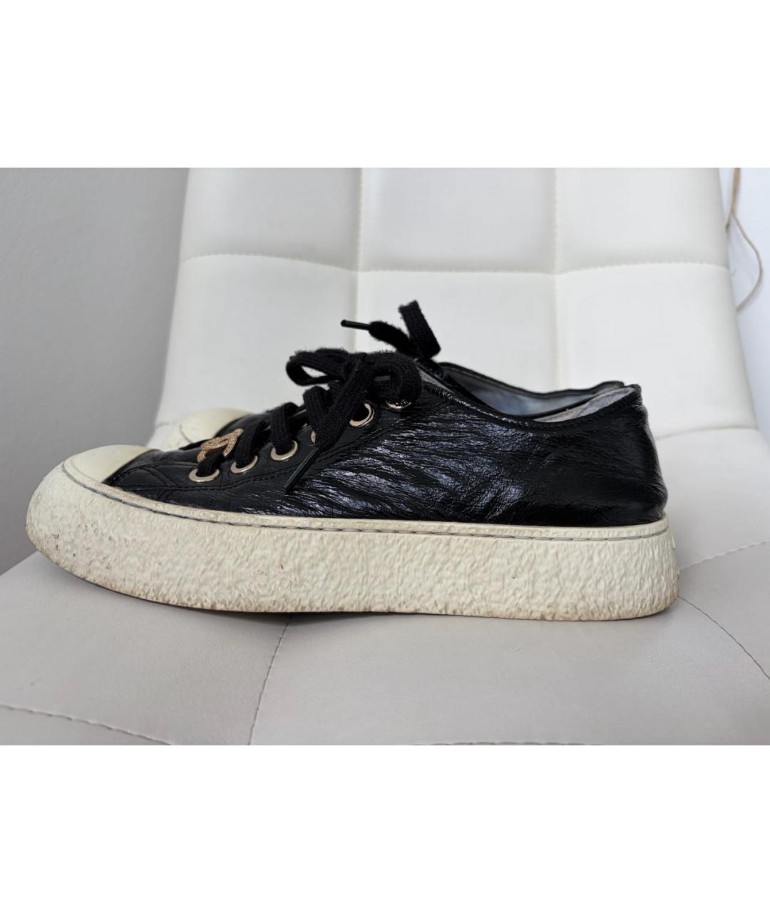 CHANEL Черные кеды из лакированной кожи, фото 5