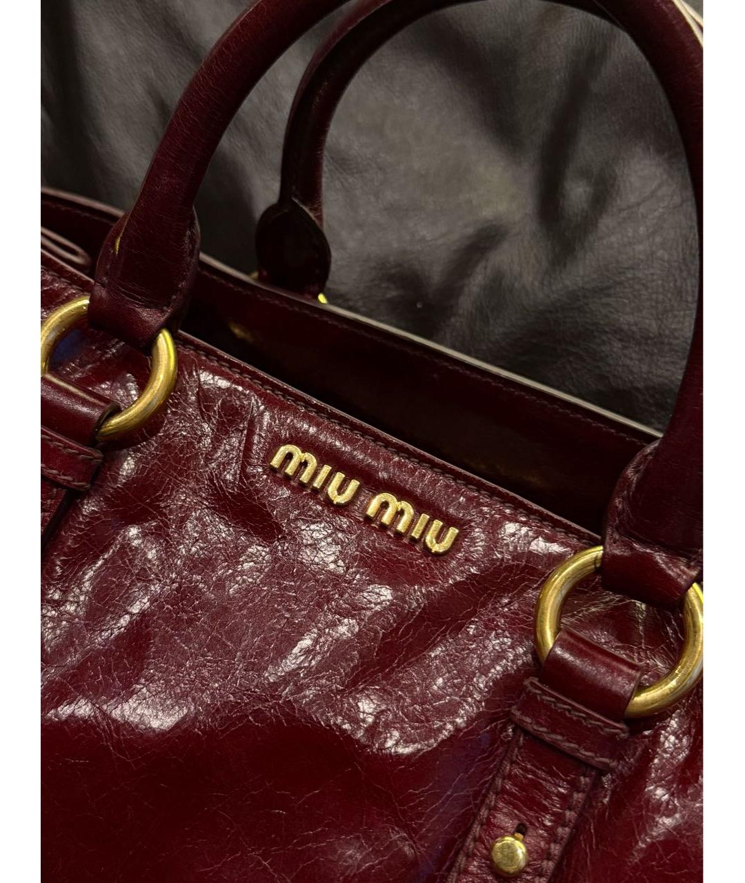 MIU MIU Бордовая кожаная сумка с короткими ручками, фото 3