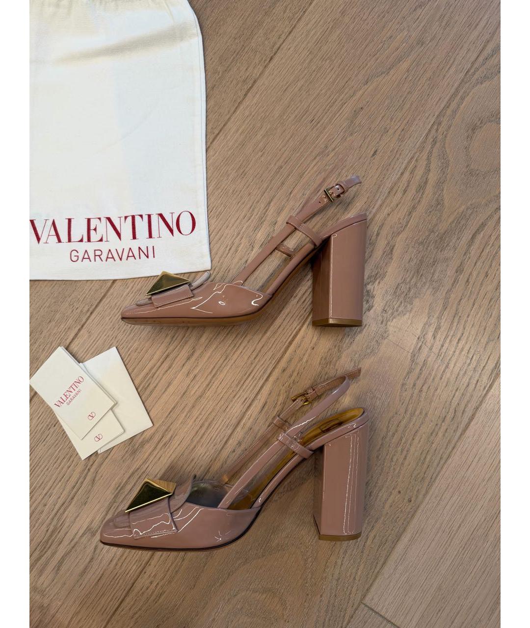 VALENTINO Бежевые босоножки из лакированной кожи, фото 5