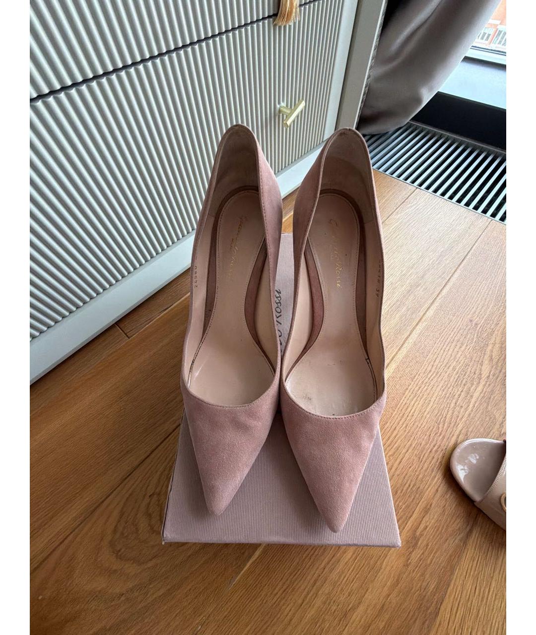 GIANVITO ROSSI Розовые замшевые лодочки на низком каблуке, фото 2