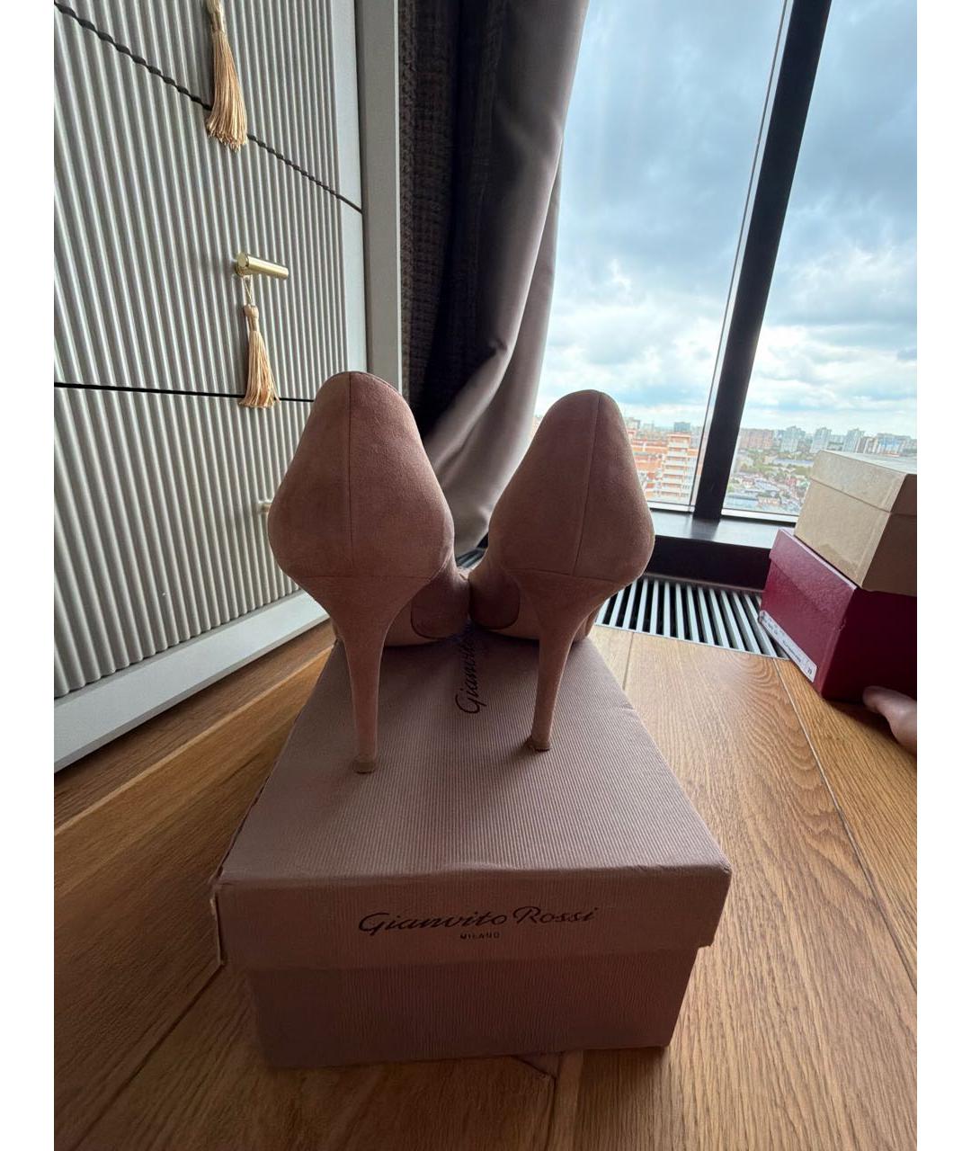 GIANVITO ROSSI Розовые замшевые лодочки на низком каблуке, фото 4