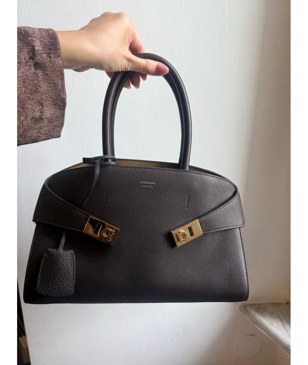FERRAGAMO Коричневая кожаная сумка с короткими ручками, фото 2
