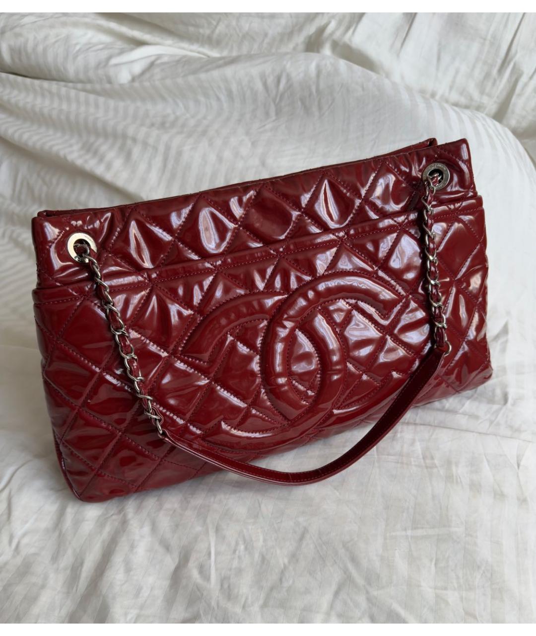 CHANEL Красная сумка через плечо из лакированной кожи, фото 7