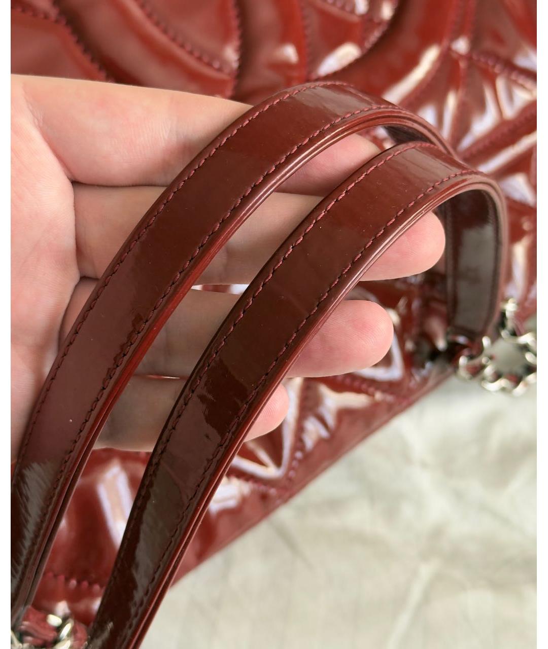 CHANEL Красная сумка через плечо из лакированной кожи, фото 3