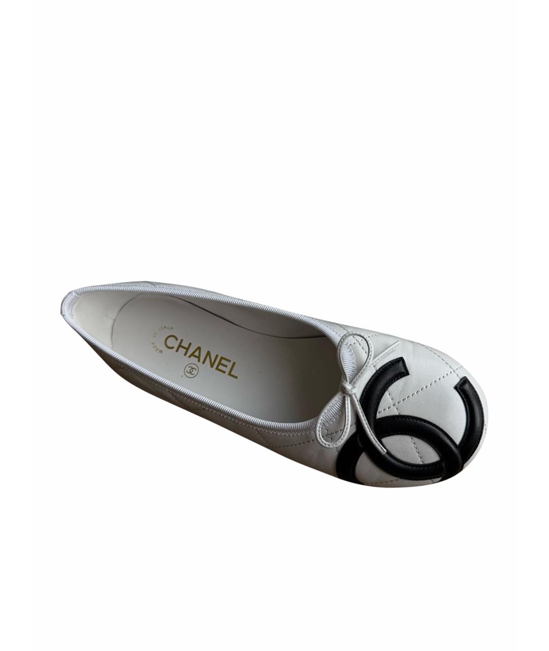 CHANEL Белые кожаные балетки, фото 1