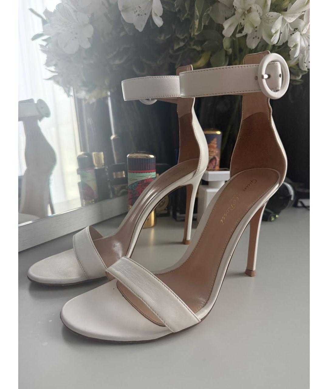 GIANVITO ROSSI Белые кожаные босоножки, фото 2