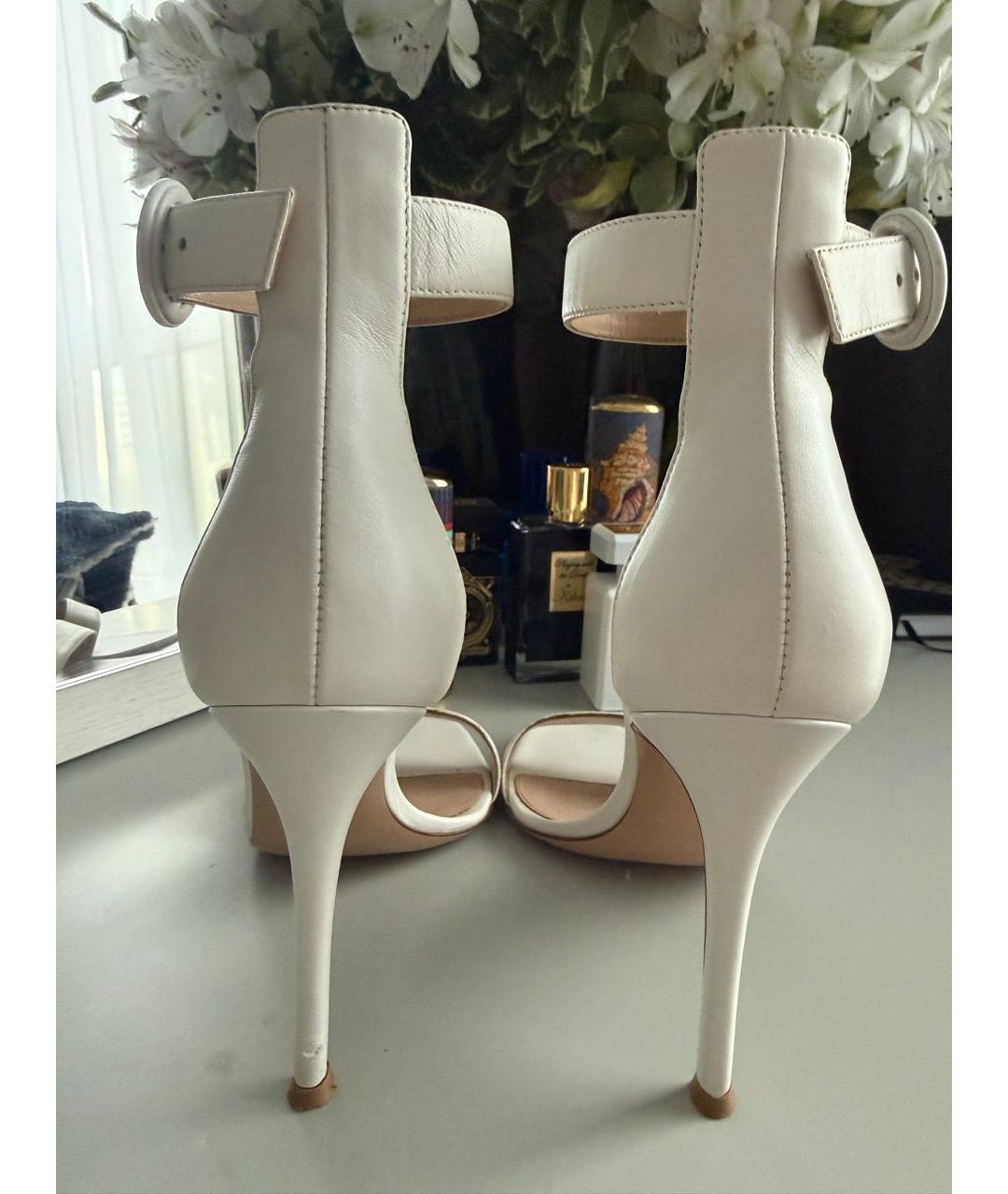 GIANVITO ROSSI Белые кожаные босоножки, фото 4