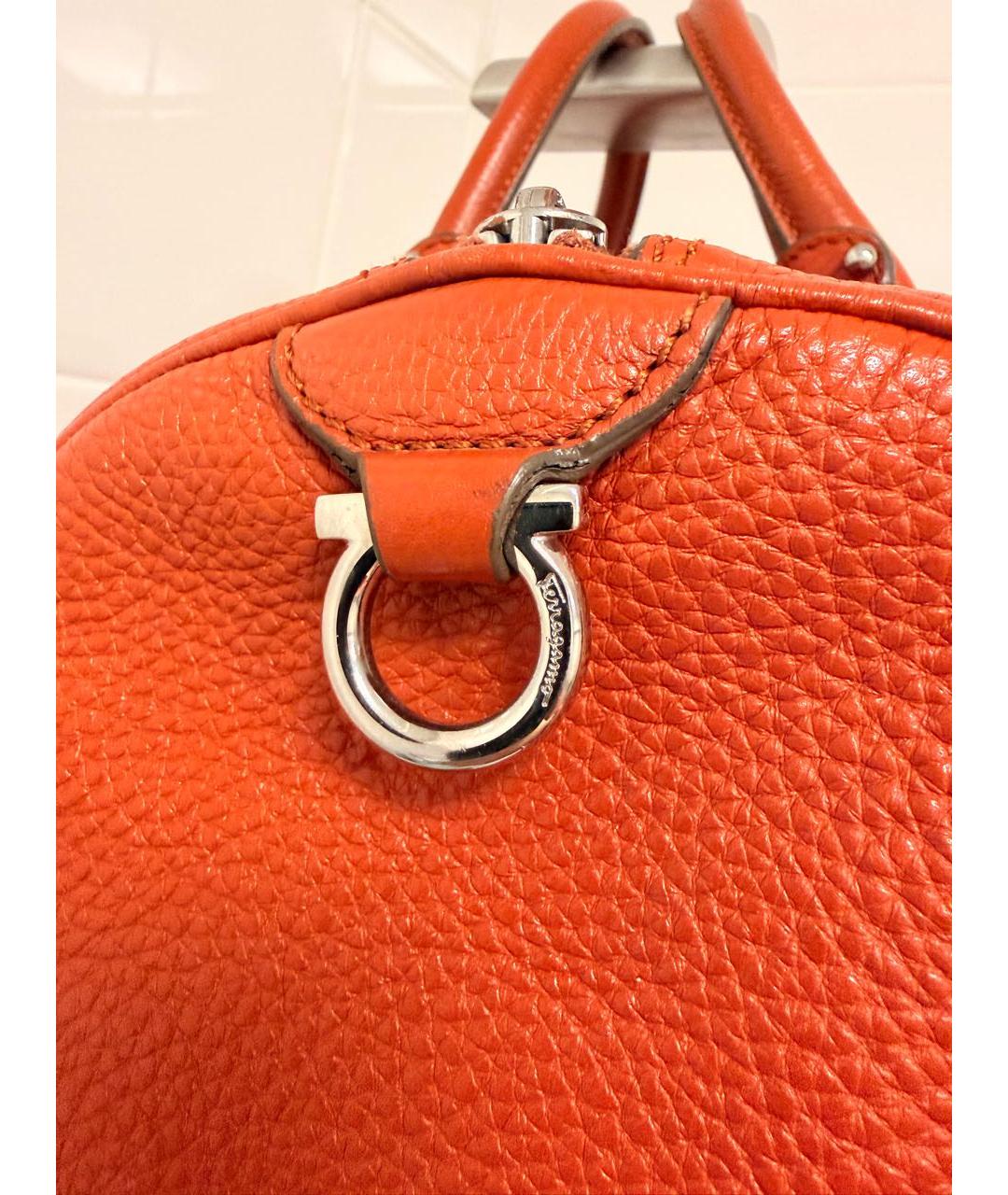 FERRAGAMO Оранжевая кожаная сумка с короткими ручками, фото 3