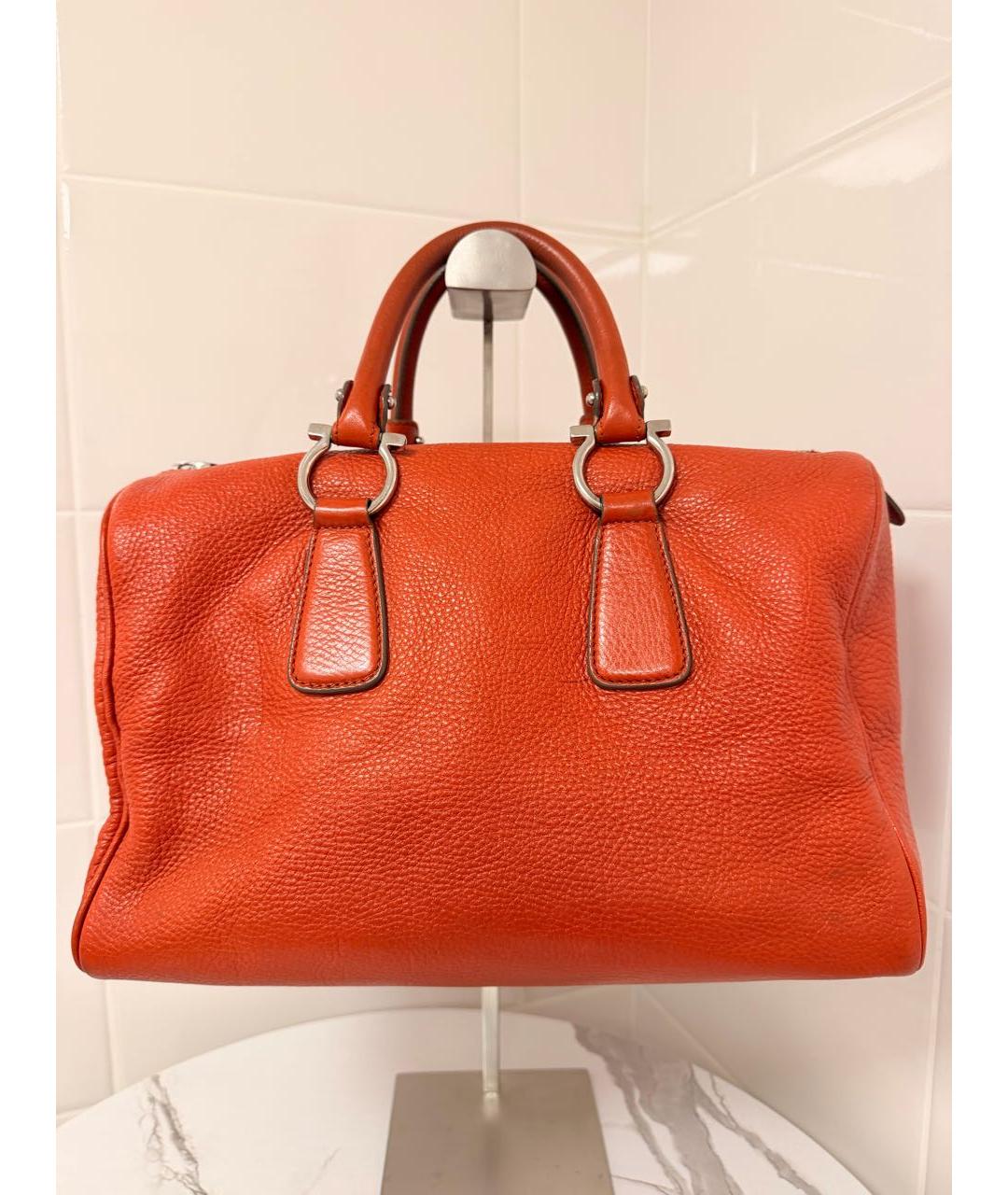 FERRAGAMO Оранжевая кожаная сумка с короткими ручками, фото 2