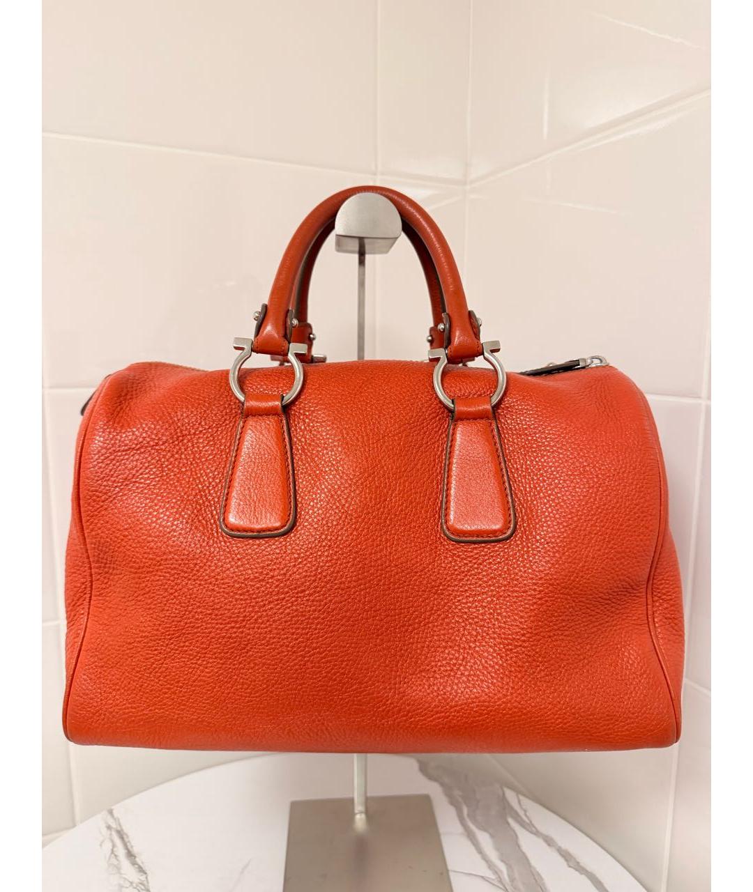 FERRAGAMO Оранжевая кожаная сумка с короткими ручками, фото 7