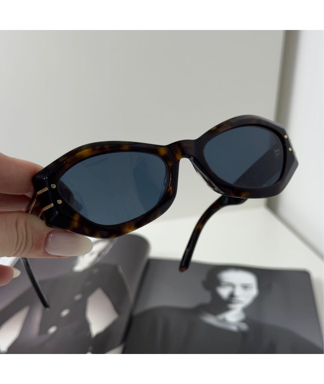 CHRISTIAN DIOR Коричневые пластиковые солнцезащитные очки, фото 8