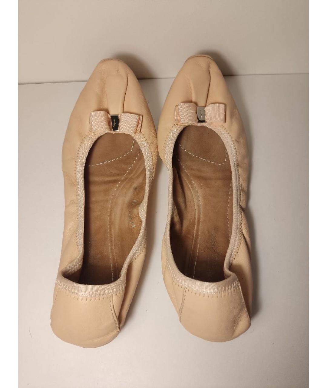 FERRAGAMO Бежевые кожаные балетки, фото 3