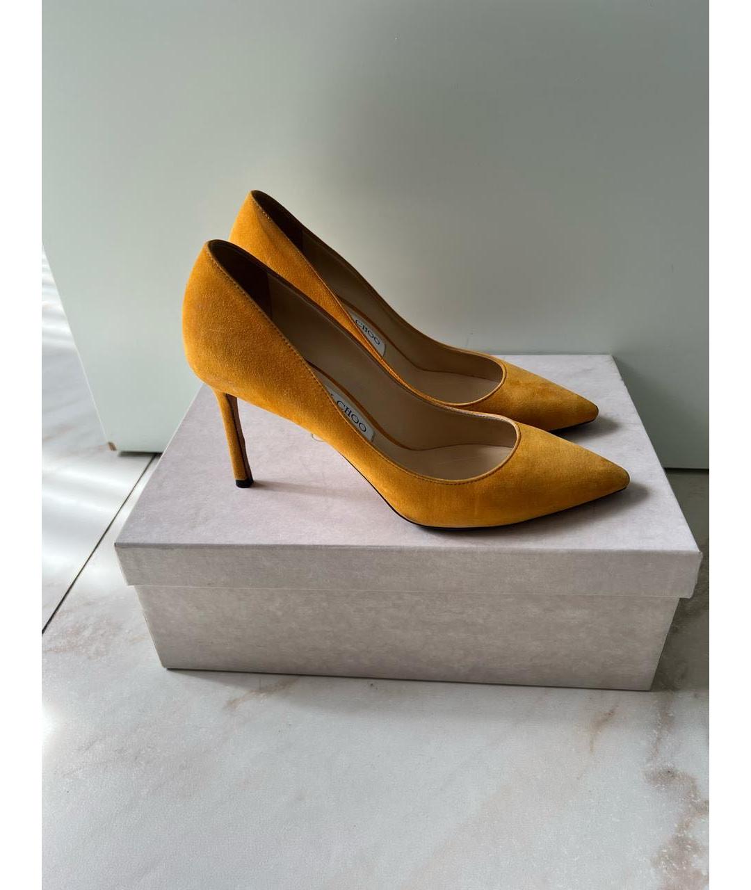 JIMMY CHOO Горчичные замшевые туфли, фото 2