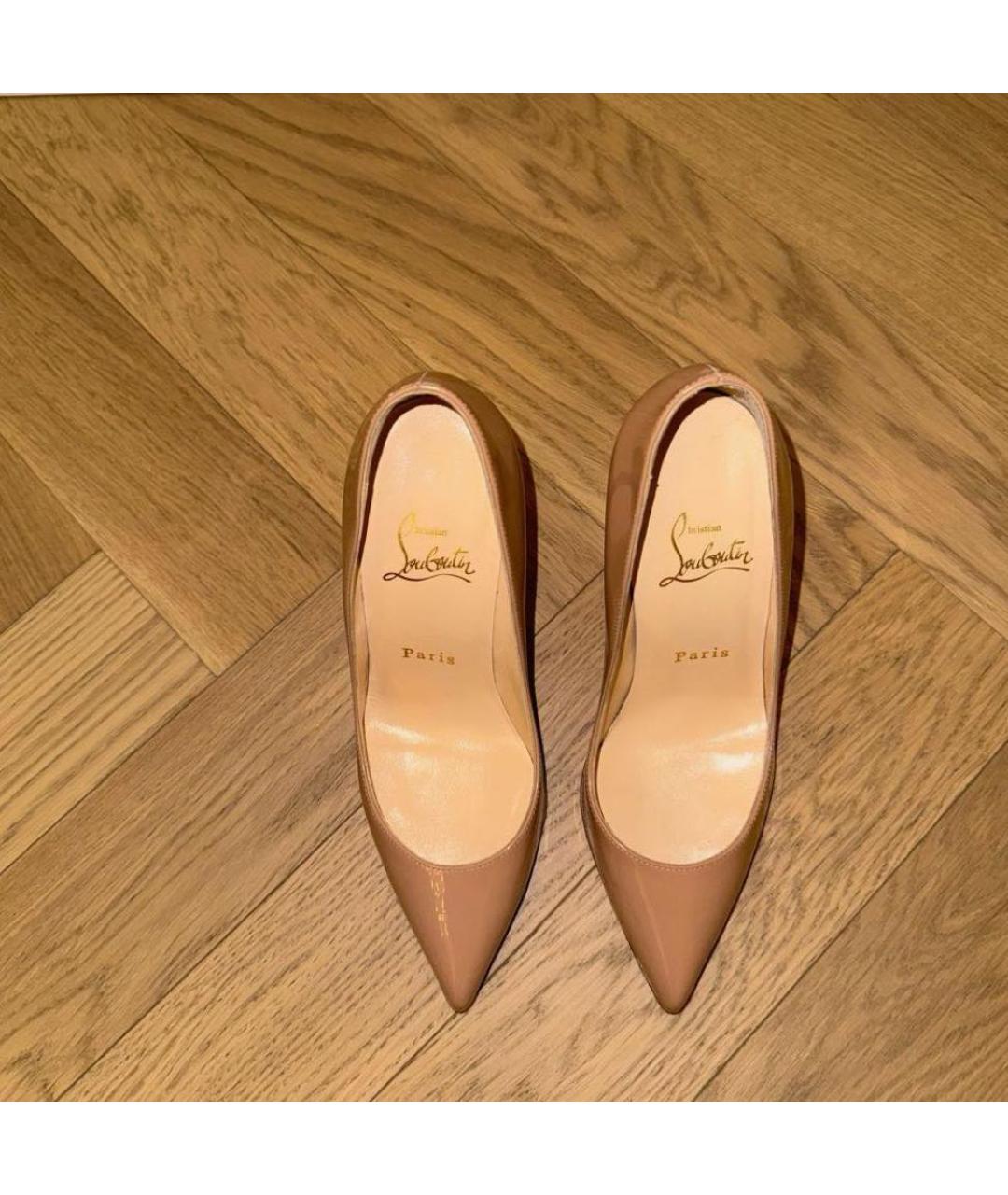 CHRISTIAN LOUBOUTIN Бежевые туфли из лакированной кожи, фото 2