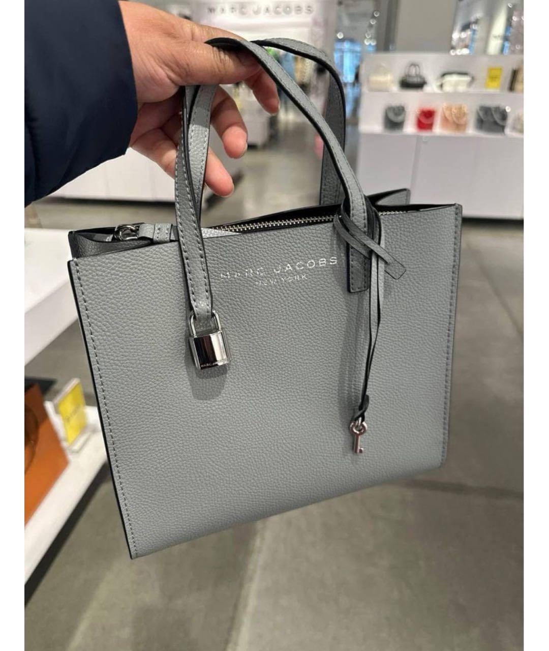 MARC JACOBS Серая кожаная сумка с короткими ручками, фото 4