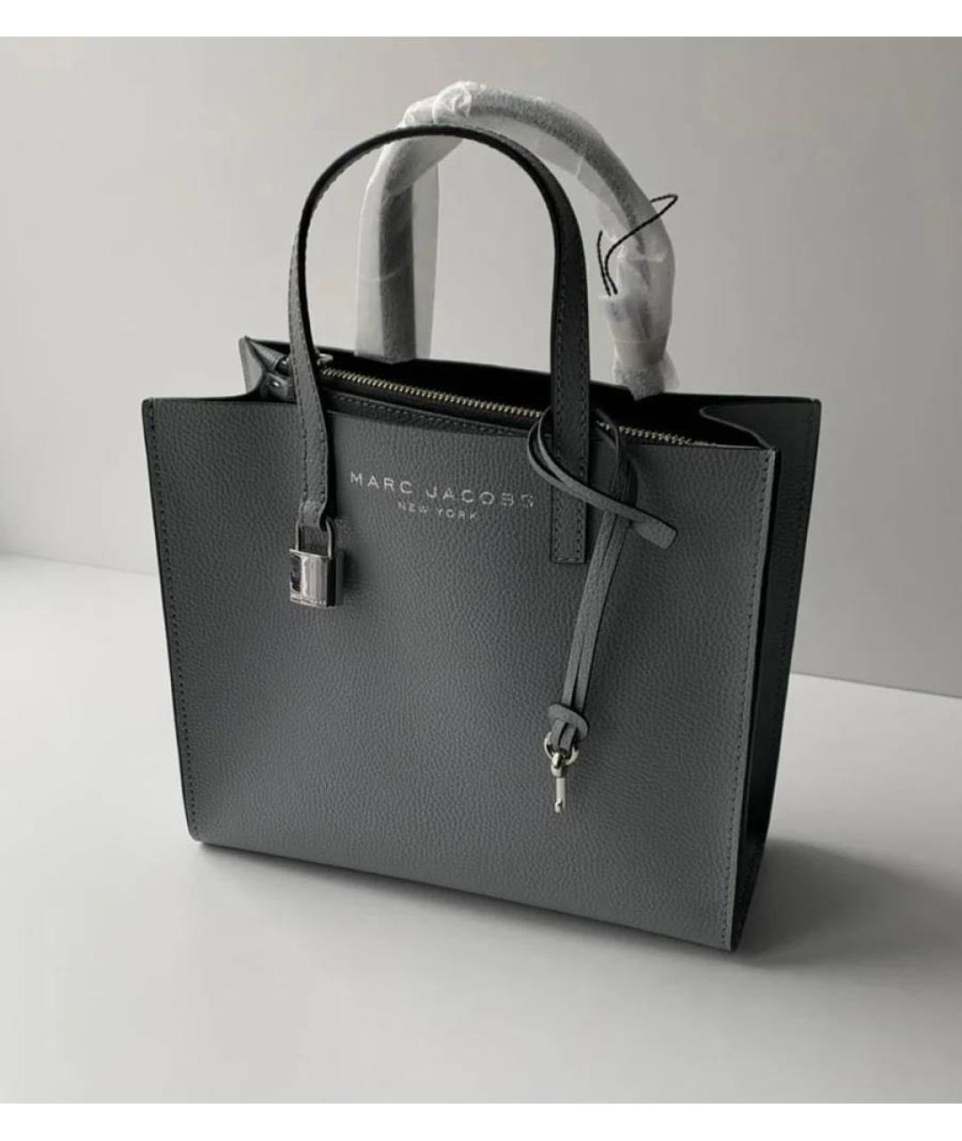 MARC JACOBS Серая кожаная сумка с короткими ручками, фото 6