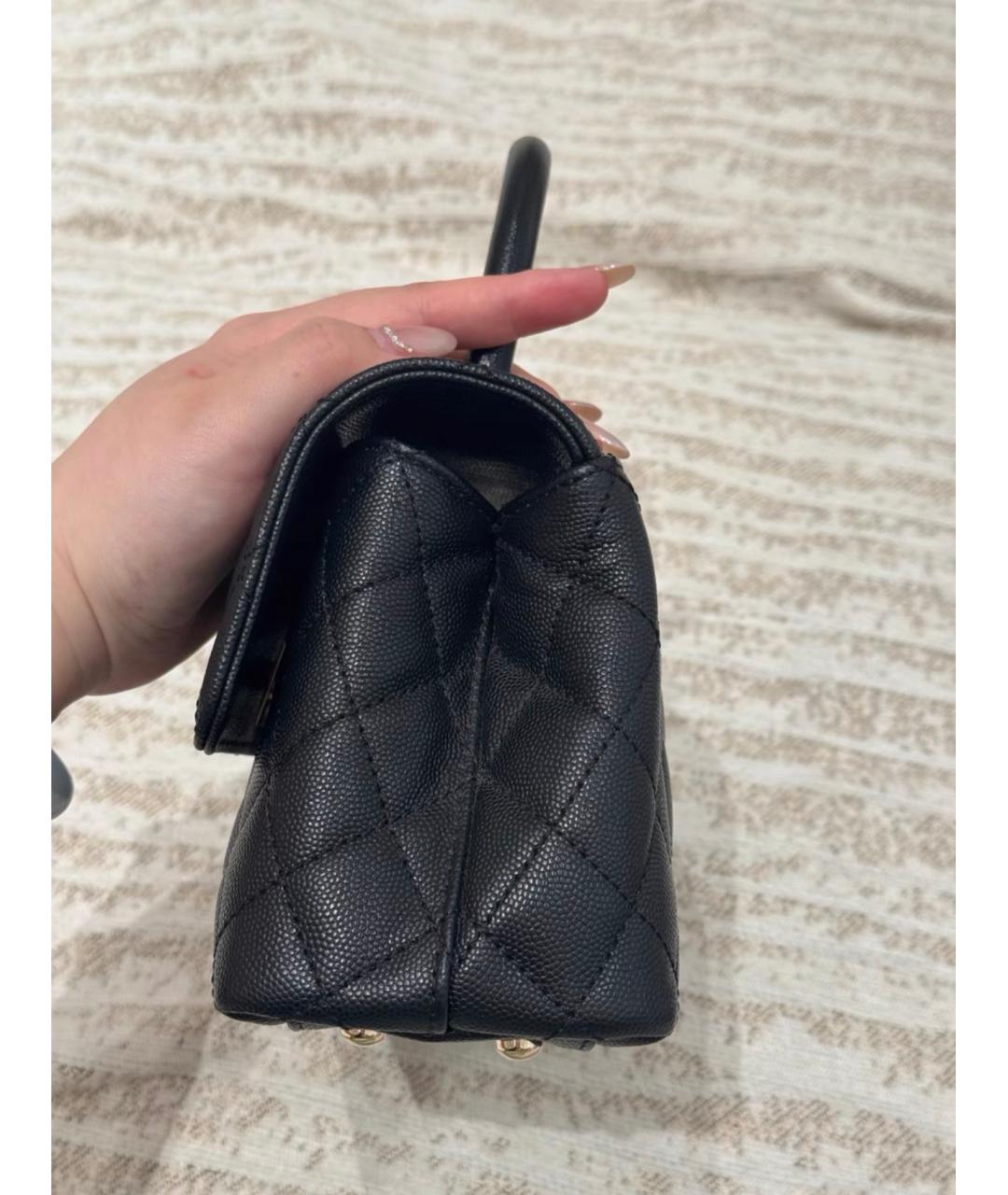 CHANEL Черная кожаная сумка с короткими ручками, фото 4
