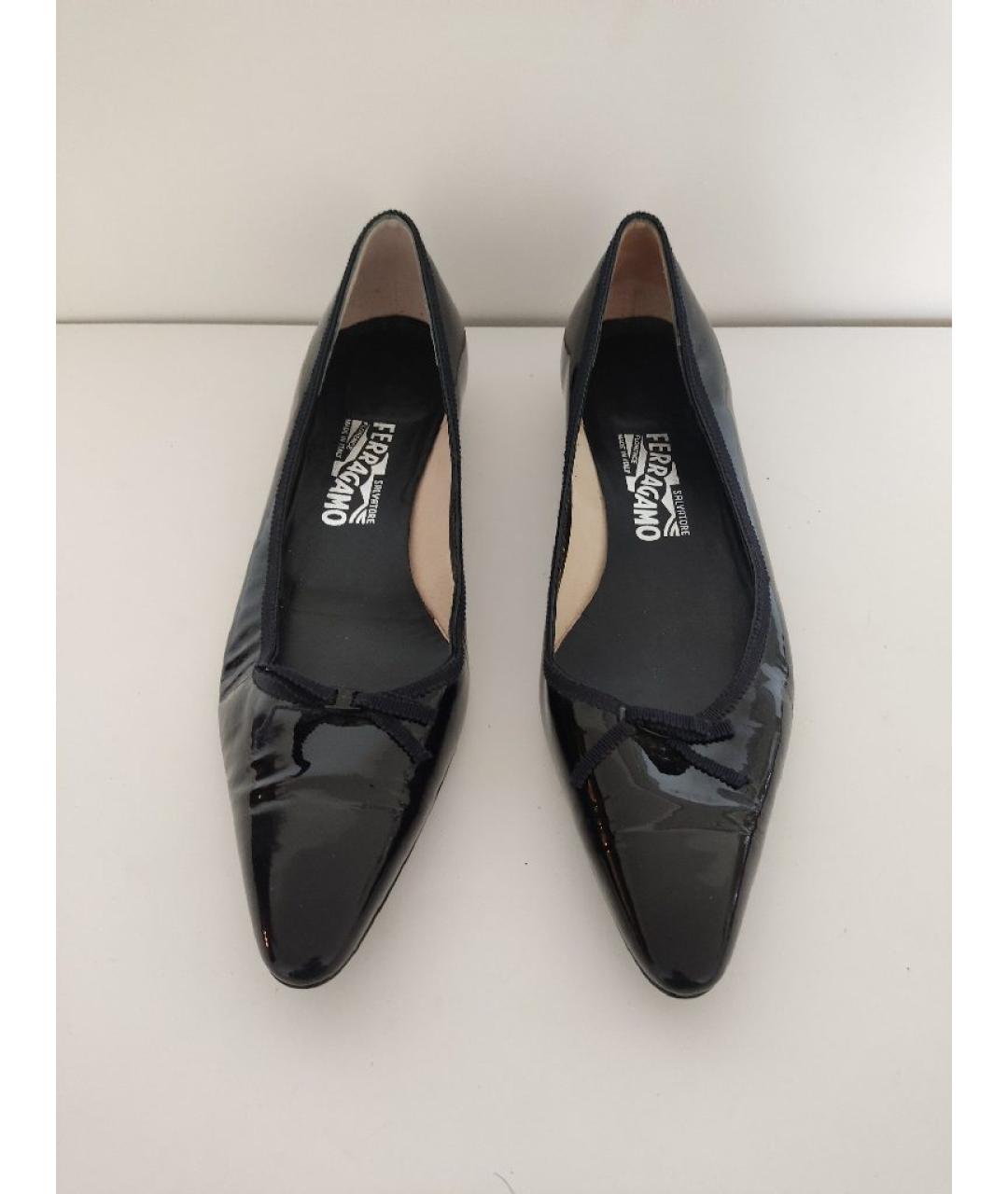 FERRAGAMO Черные туфли из лакированной кожи, фото 2