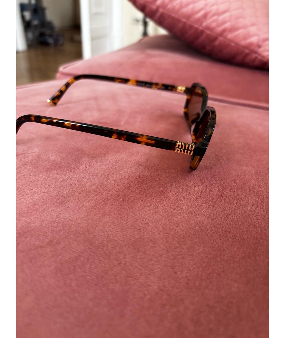 MIU MIU Коричневые пластиковые солнцезащитные очки, фото 3