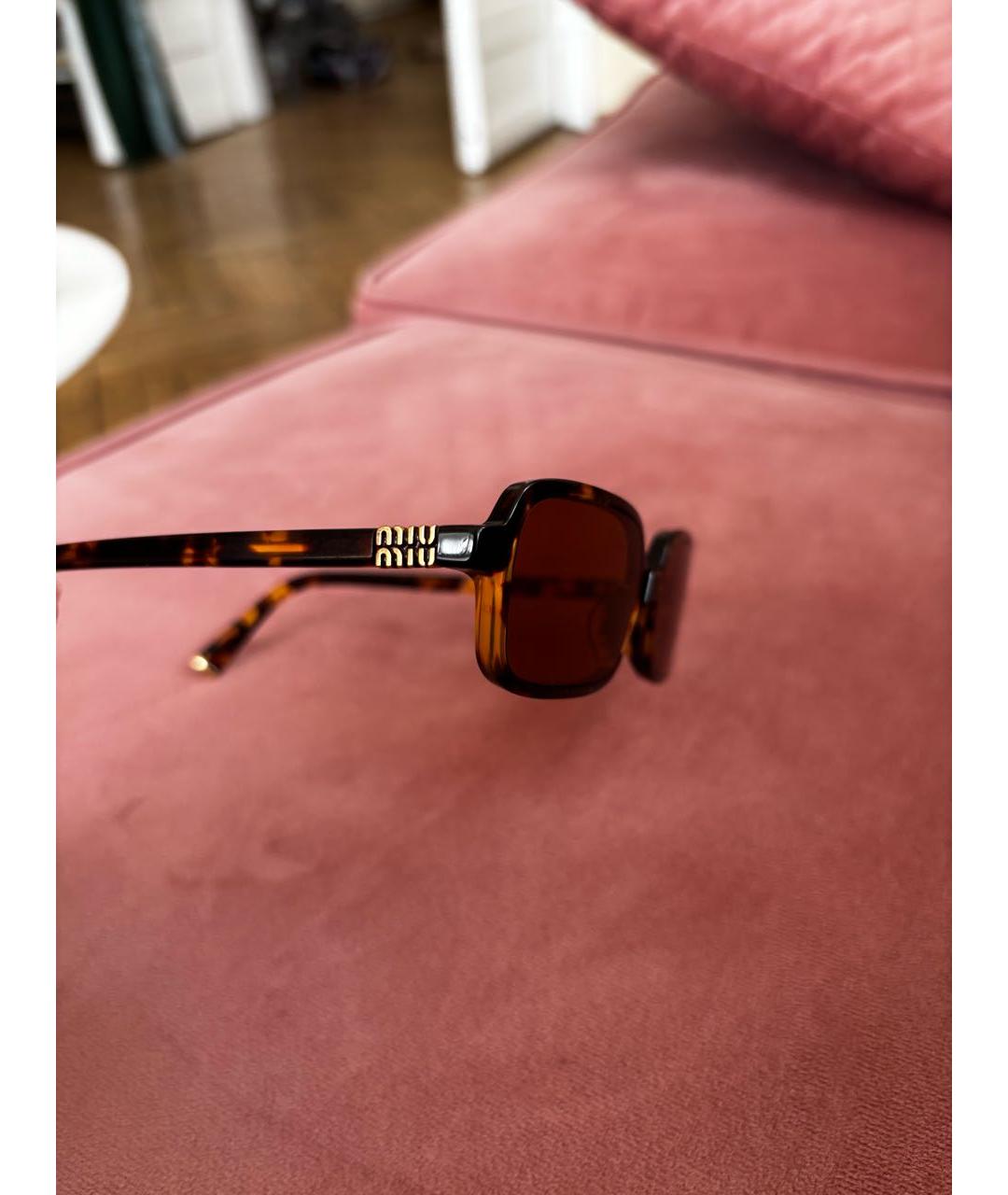 MIU MIU Коричневые пластиковые солнцезащитные очки, фото 2