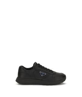 PRADA Низкие кроссовки / кеды