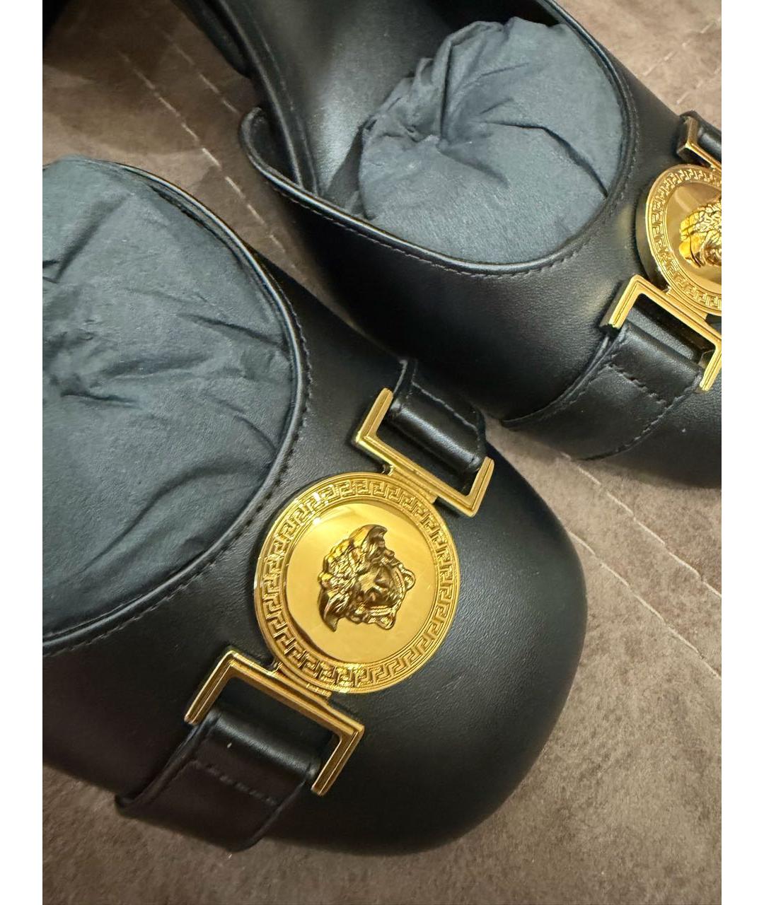 VERSACE Черные кожаные босоножки, фото 3