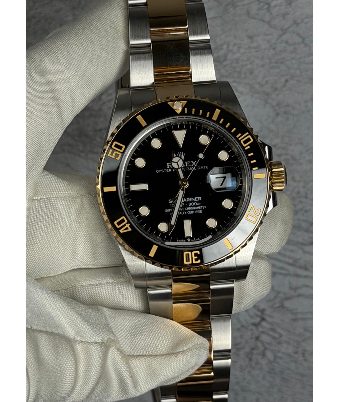 ROLEX Черные часы из желтого золота, фото 2