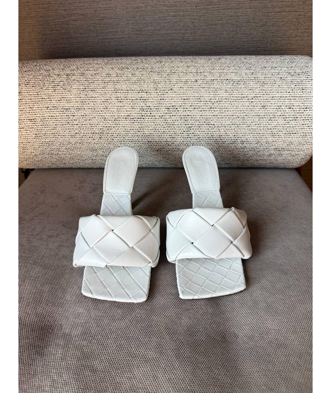 BOTTEGA VENETA Белые кожаные мюли, фото 2