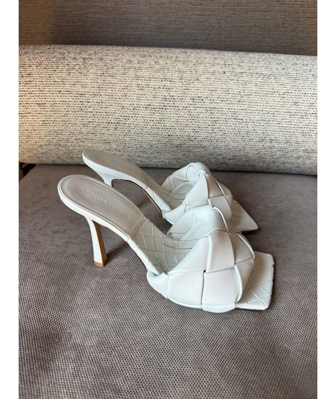 BOTTEGA VENETA Белые кожаные мюли, фото 7