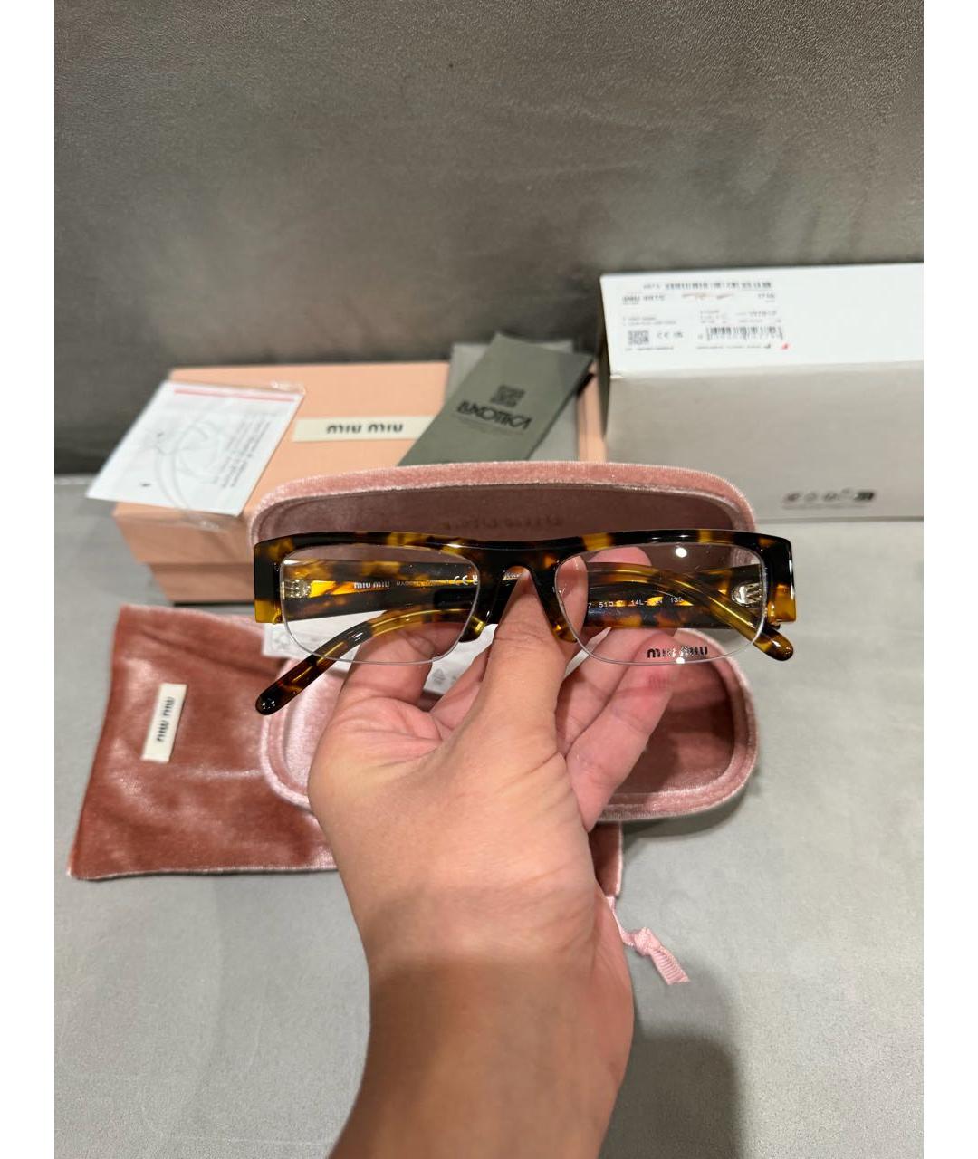 MIU MIU Коричневые пластиковые солнцезащитные очки, фото 3